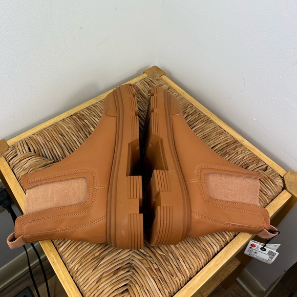 NWT Zara Tan Rubberized Platform Boots Sz 7 - Picture 7 of 11